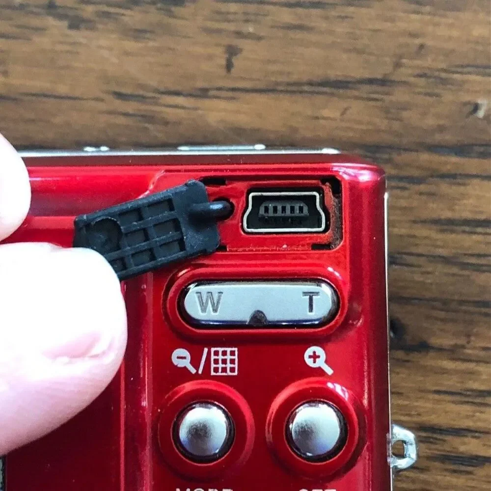 Polaroid iE826 18.0MP 8x red Digital Camera Not Tested No Charger or SD